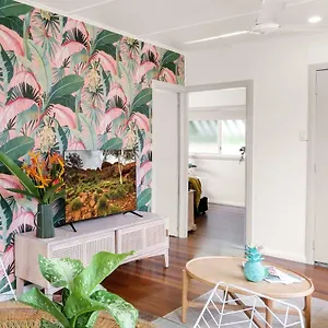 tropicana-bungalow-retro-dog-friendly-getaway.queenslandhotels.net/